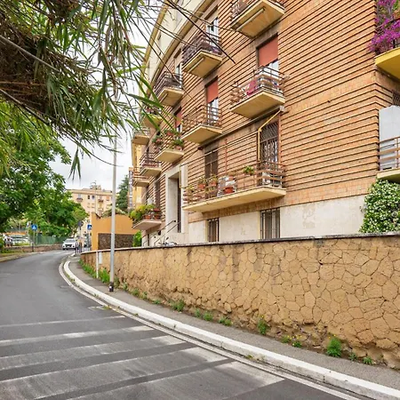 Easytopstay - San Pietro With Courtyard Apartment